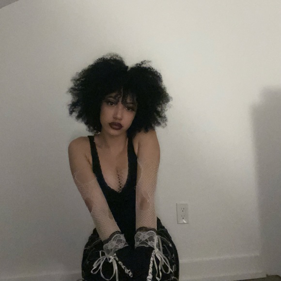 Meet your Posher, Iris - Picture 4 of 8